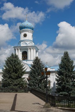 Svyatogorsk. Donetsk bölgesi. Ukrayna. 12 Haziran 2021. Svyatogorsk Manastırı 'ndaki şefaat kilisesinin çan kulesi..