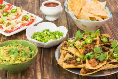 Meksika yemeği. Nacho, quesadillas, guacamole DIP.