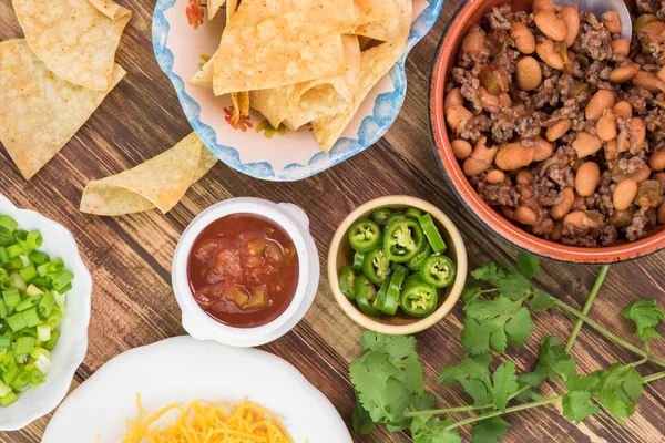 Ev yapımı cips için malzemeler.