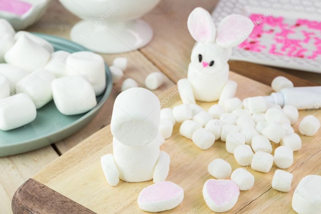 Cut marshmallows for Easter bunny cake decoration. — Stock Photo