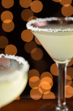 Klasik margarita kokteyl tuz RIM ile süslenmiş.