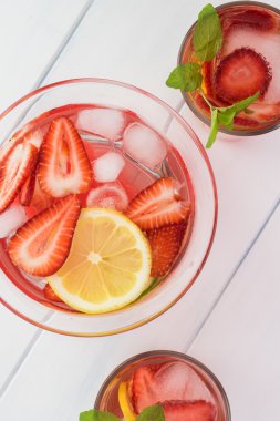 İnfüzyon su narenciye, straberry, nane.