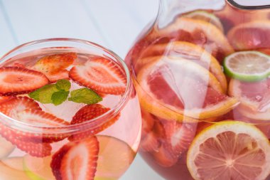 İnfüzyon su narenciye, straberry, nane.