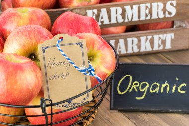 Çiftlik organik elma sepeti.