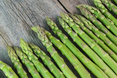 taze kuşkonmaz spears.