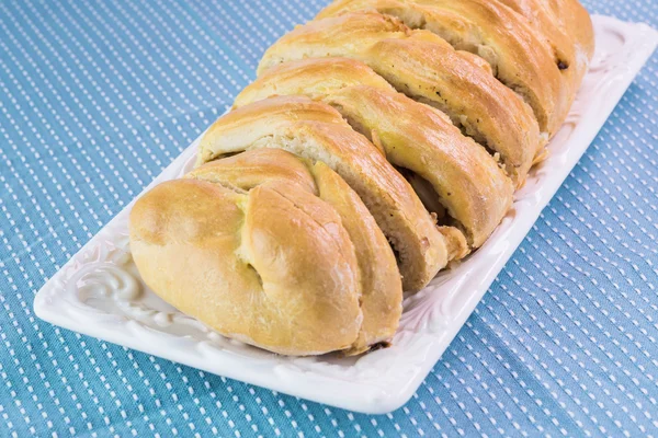 Pokroić ciasto grzyby Kapusta świeża, pieczone, pyszne, domowe. — Zdjęcie stockowe