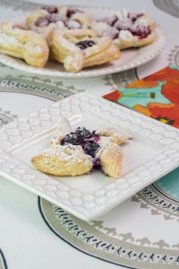 Pişmiş taze meyveler Krem Peynir hamur işleri.