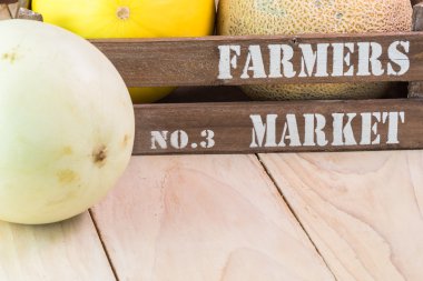 Kavun çiftçiler sandık içinde çeşitli.