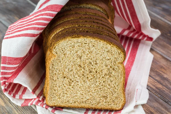 Whole wheat bread. — Stock Photo, Image