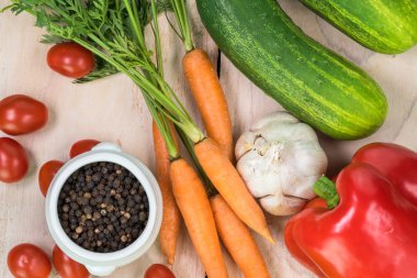 Turşu sebze için malzemeler.