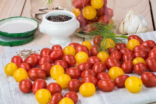 Ingredients for cherry tomatoes pickles.