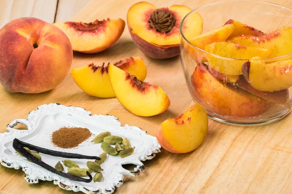 Fresh sliced peaches and spices for filling of peach galette. — Stock Photo, Image