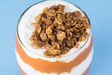 Kabak pasta vanilya yoğurt parfe.