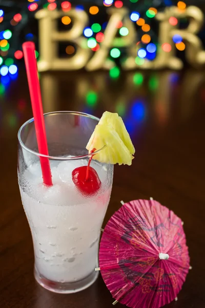 Cocktail congelato di pina colada. Focus selettivo . — Foto Stock
