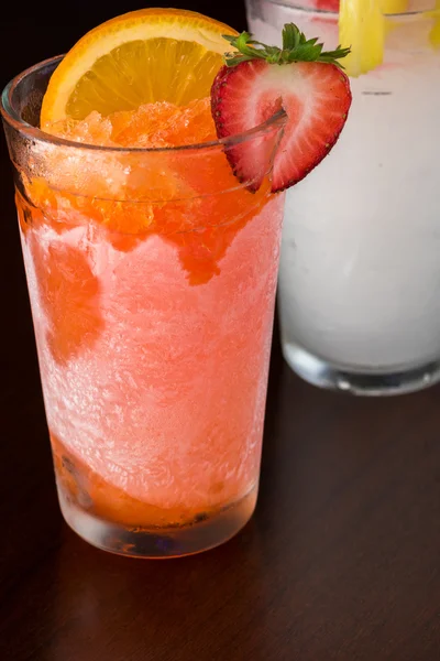 Cocktail tropicali congelati . — Foto Stock