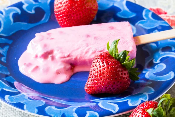 Frío desayuno helado pops . — Foto de Stock