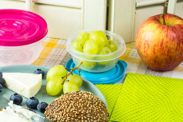 Fruit en kaas. — Stockfoto