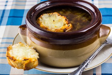 Fransız soğan çorbası.