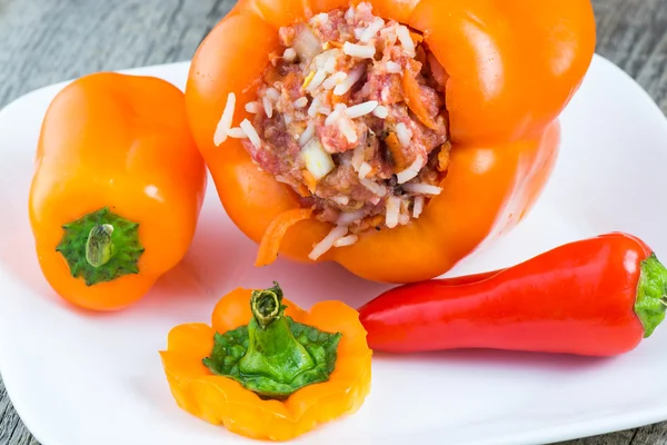 Raw stuffed bell pepper. — Stock Photo, Image