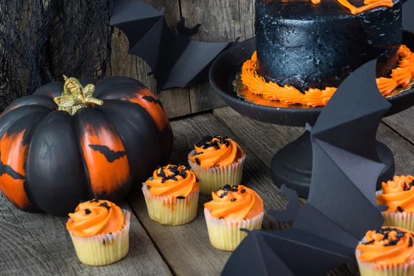 Halloween másla krém koláče a koláčky. — Stock fotografie