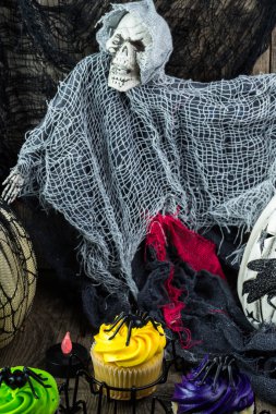 Cadılar Bayramı vanilya krem kek.