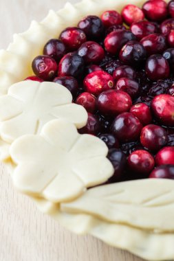 Pişmemiş kızılcık pasta.