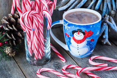 Noel kupa sıcak çikolata ile.