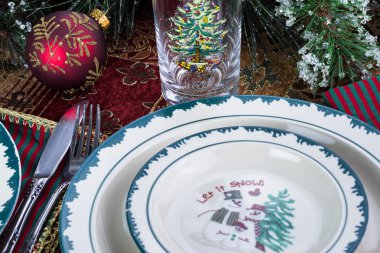 Tablo Noel dekoratif yemekleri ile ayarla.