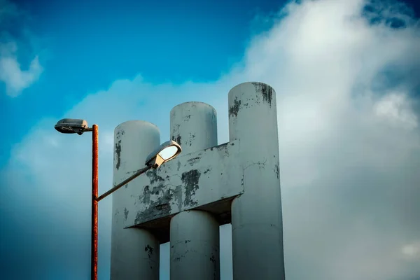 Usine Industrielle Bâtiment Béton Ciel Nuages — Photo