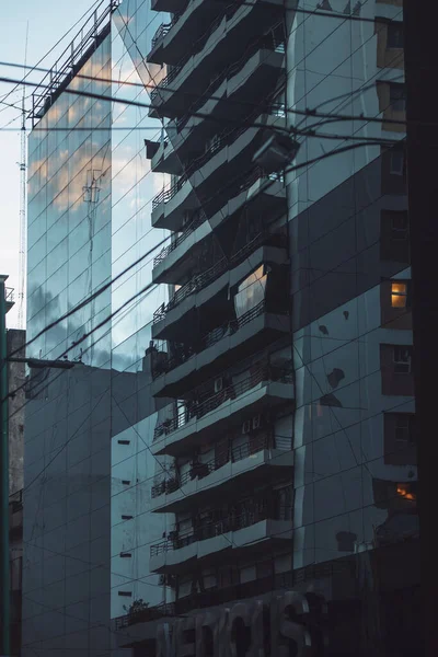 市内の近代的な建物は — ストック写真