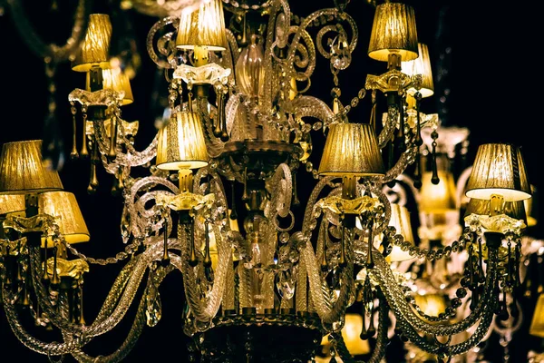 Luksusowy Żyrandol Nocy — Zdjęcie stockowe