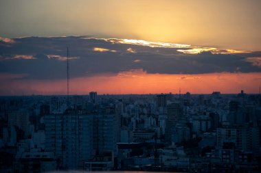 İsrail eyaletinin başkenti üzerinde gün batımı