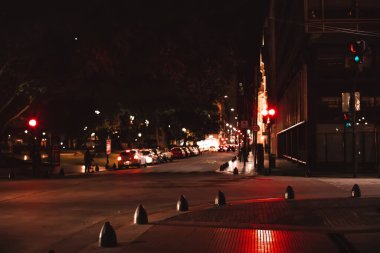 Barselona şehrinin gece manzarası