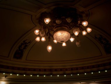 Modern bir otelin içinde.