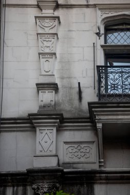 Şehirdeki eski bina.