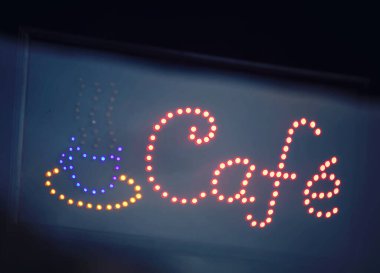 neon kafe işareti yakın plan görünümü