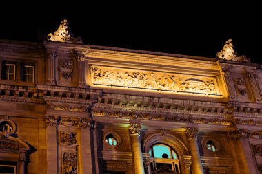 Şehir merkezindeki en ünlü simge olan şehir müzesinin inşaatı.