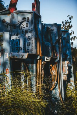 eski paslı metal nesneler 