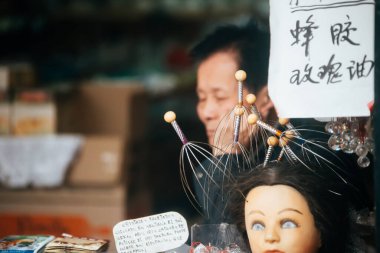 head scratch devices on market