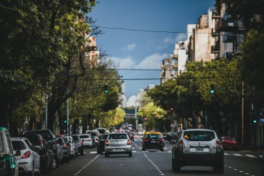 Buenos Aires 'teki güzel caddenin manzarası