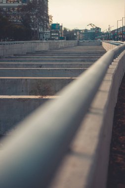 Şehirdeki tren rayları.