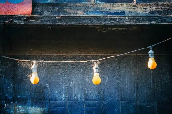 Oude Houten Tafellamp Hangend Aan Een Muur — Stockfoto