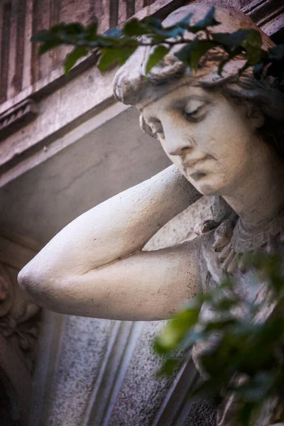 Statue Une Femme Dans Parc — Photo