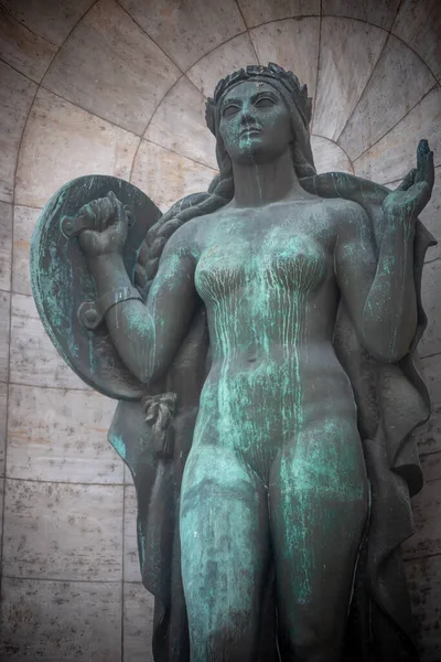 Estatua Una Mujer Forma Fuente — Foto de Stock