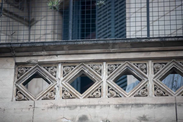 Barselona Daki Eski Bina — Stok fotoğraf