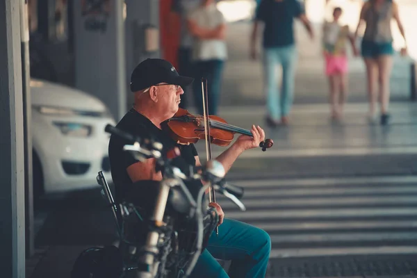 Artista Rua Tocando Violino — Fotografia de Stock