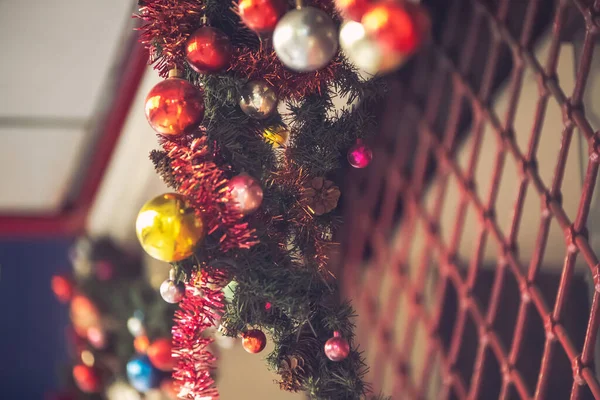 Χριστουγεννιάτικο Δέντρο Διακοσμήσεις Και Φώτα — Φωτογραφία Αρχείου