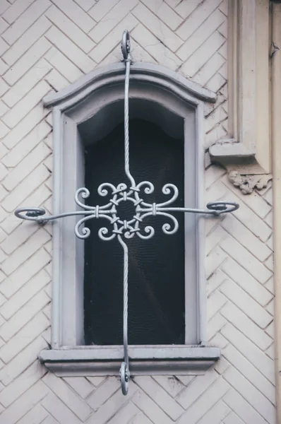 Vieja Puerta Madera Con Una Ventana —  Fotos de Stock