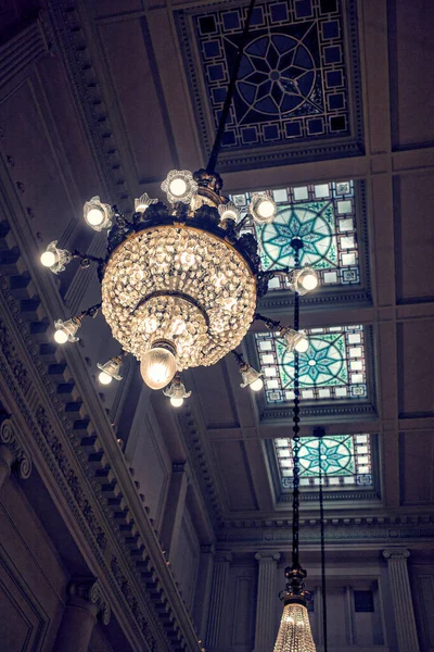 Interior Old Building Gorgeous Chandelier — 스톡 사진