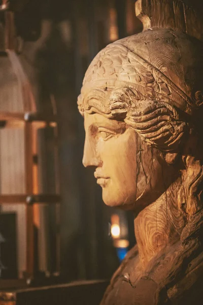 Estatua Una Mujer Iglesia — Foto de Stock